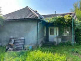 Будинок з великою ділянкою в смт. Середнє